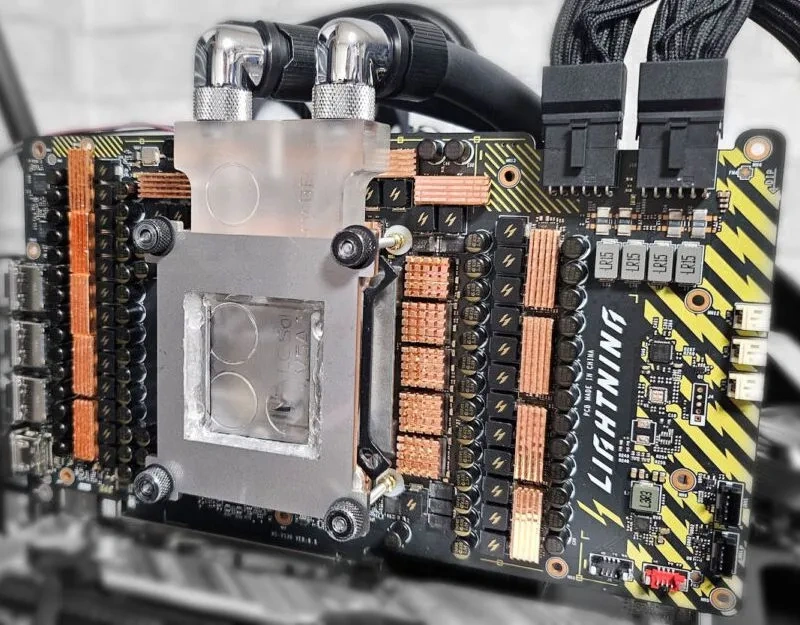 MSI ������� ����� ������� GeForce RTX 5090 � ���������� ��������� ������ RTX 5090 Lightning Z �� 3,75 ���