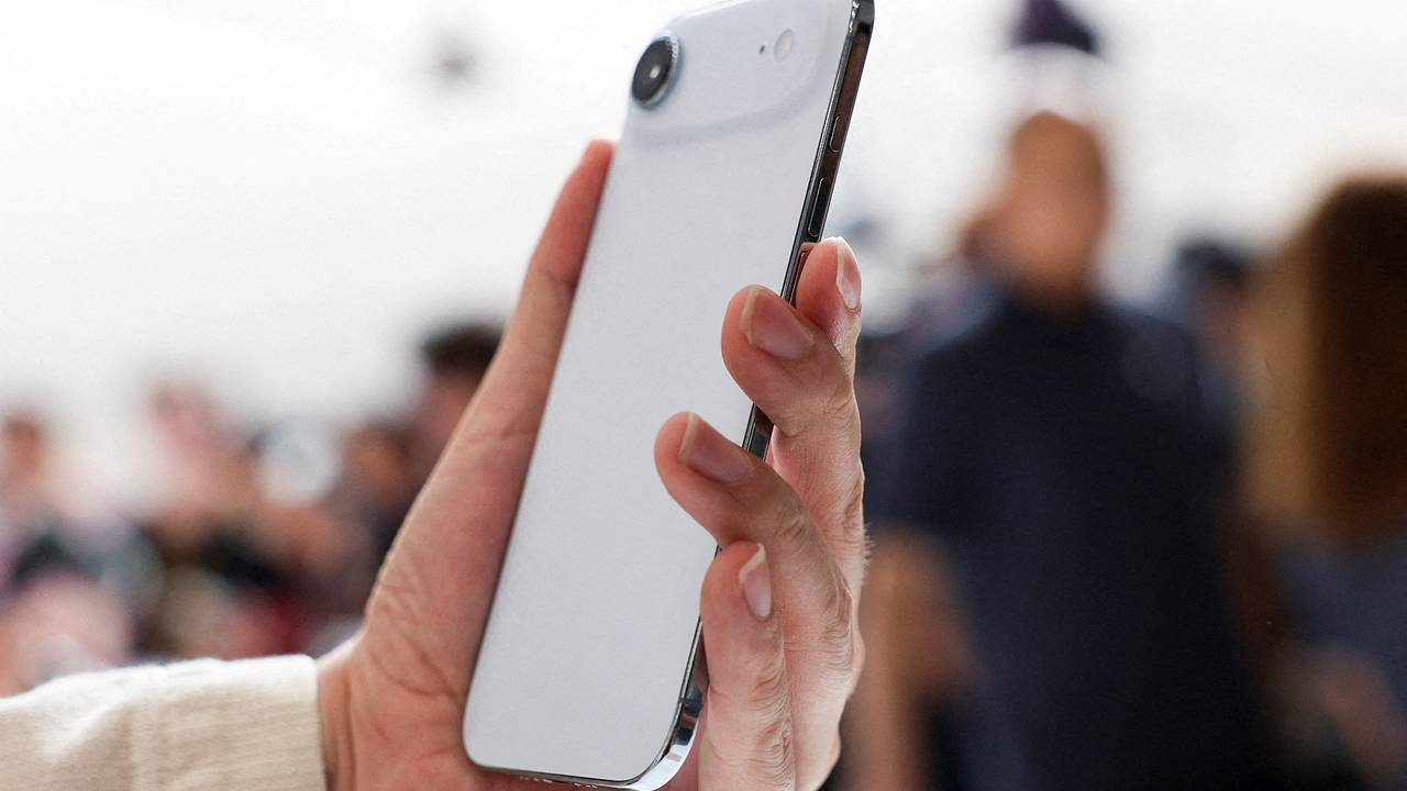 Apple ��������� ������ �������� ���������� iPhone