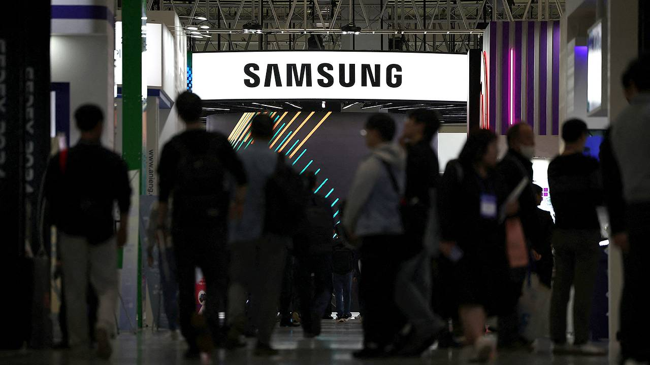 Samsung     Apple