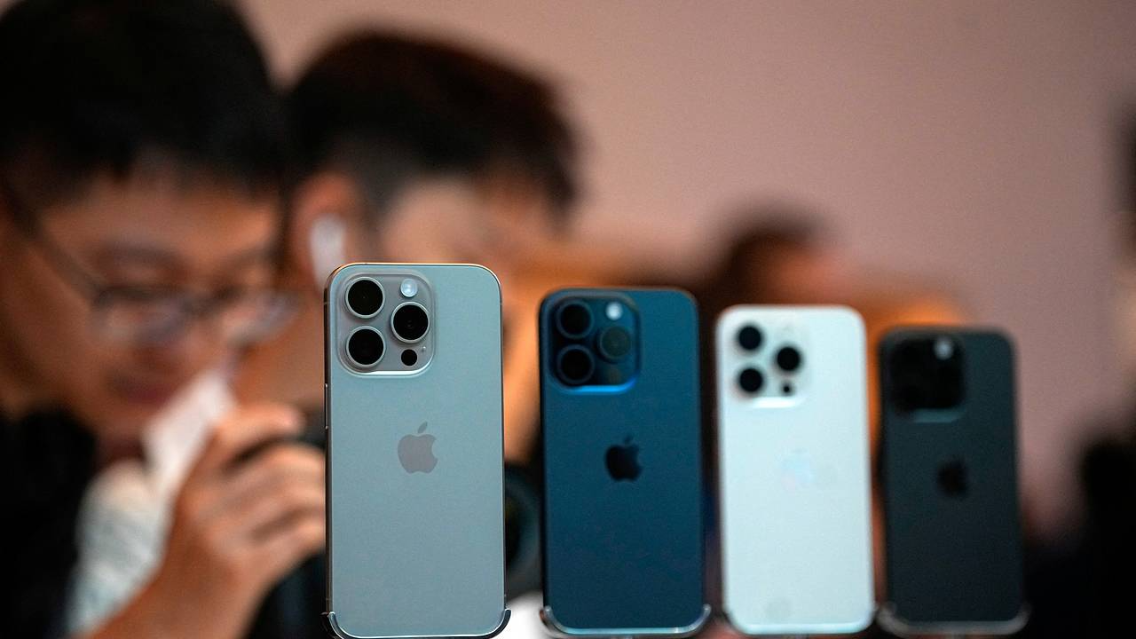 iPhone 15 Pro подешевел в России