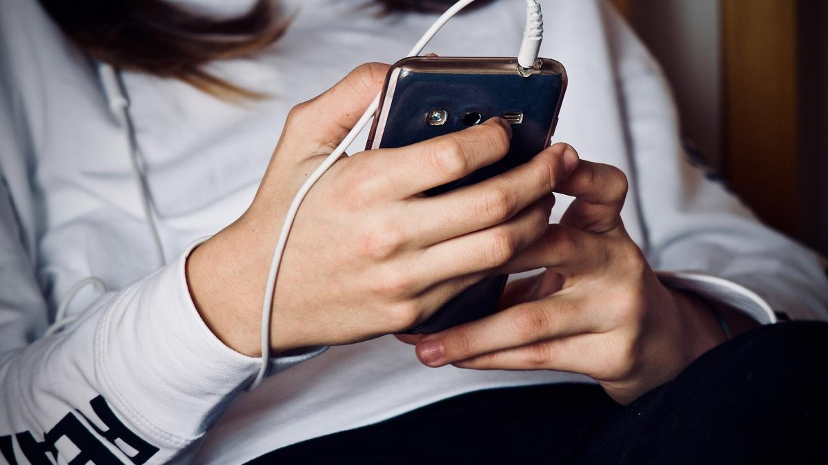 Российский смартфон на «Авроре» удивил защитой IP68 и мощной батареей