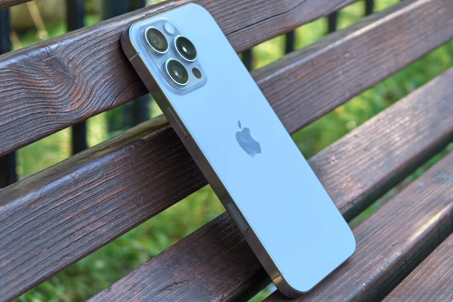 iPhone 16 Pro Max     90  