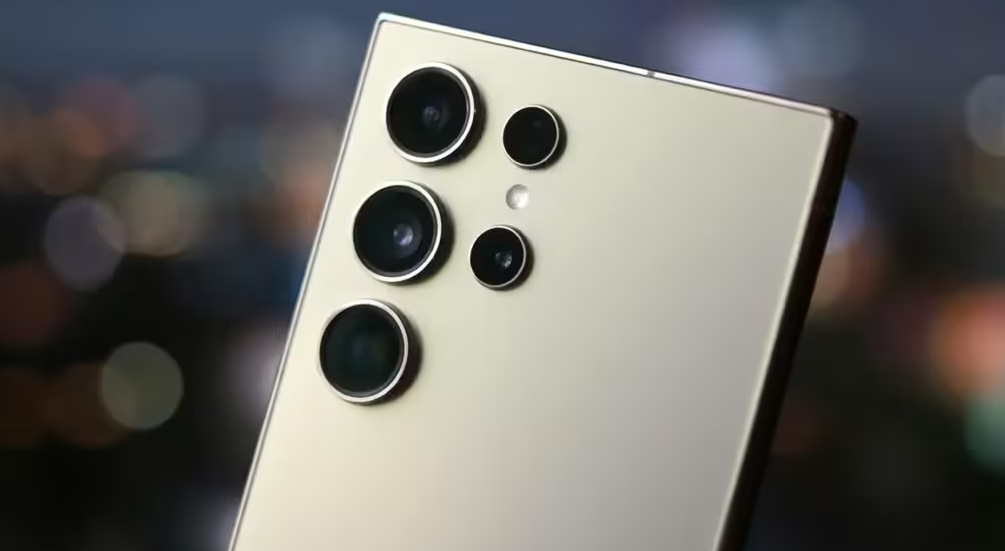 Samsung Galaxy S25 Ultra ������� ��������� 25-�������� ���� ��� ������ �����