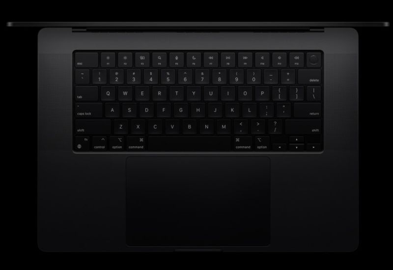 Apple     MacBook Pro  Air    M5